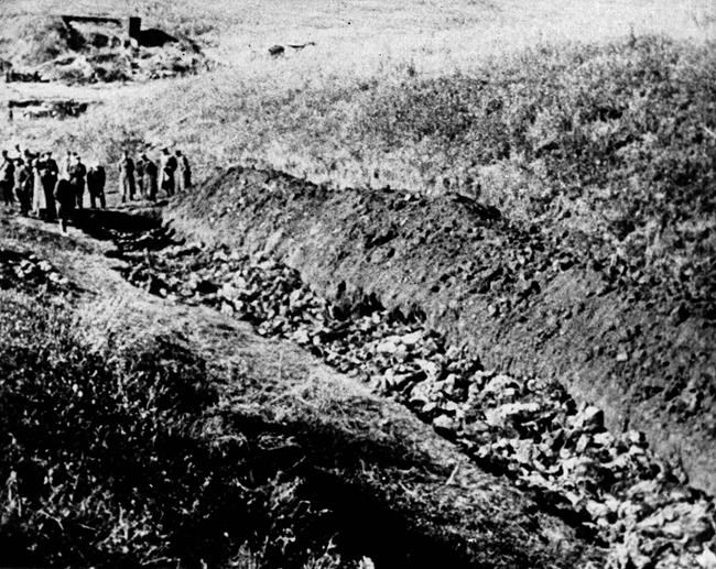 Ukraine marks Babi Yar massacre's 75th anniversary | iNFOnews.ca CP1991709660