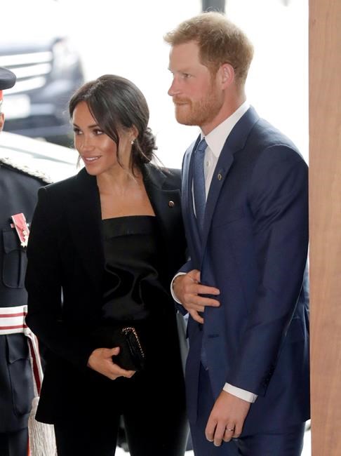 The Latest: Tourists in London react to royal baby news | iNFOnews.ca The Latest: Tourists in London react to royal baby news | iNFOnews.ca