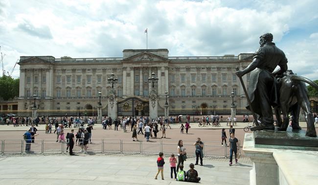 Police say intruder tried to climb Buckingham Palace fence | iNFOnews.ca CP194504339