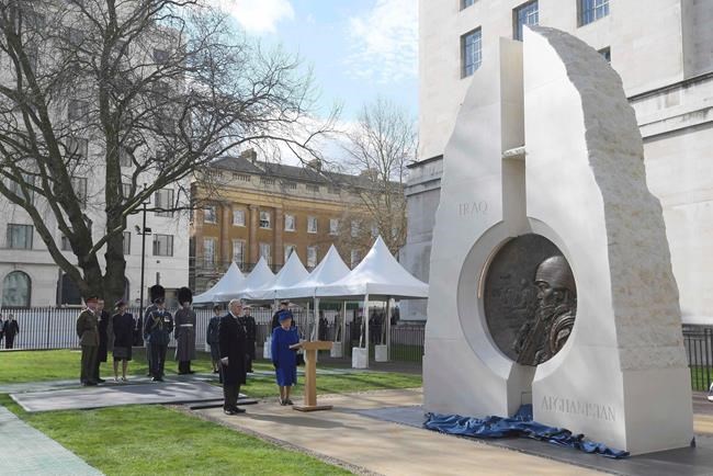 Queen unveils memorial to those who served in recent wars | iNFOnews.ca Queen unveils memorial to those who served in recent wars | iNFOnews.ca