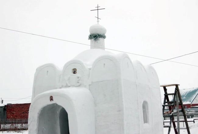Russian man builds church of snow for village without chapel | iNFOnews.ca CP240946453