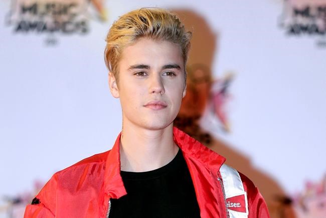 Bieber plays soccer with Neymar at Barcelona's training camp | iNFOnews.ca