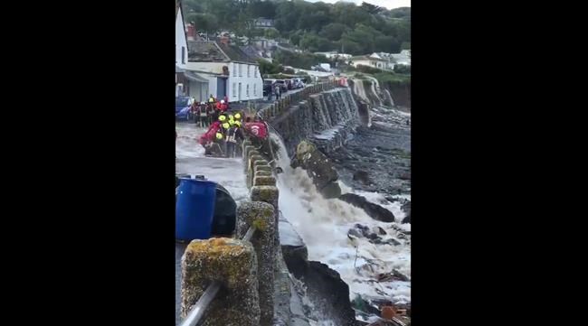 Flash flooding hits UK coastal village in Cornwall | iNFOnews.ca