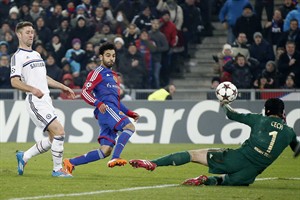 Chelsea loses to Basel, still advances in Champions League; AC Milan, Arsenal close after wins | iNFOnews.ca CP26147681