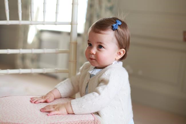 Princess Charlotte gets snowsuit and book from Trudeau on 1st birthday | iNFOnews.ca Princess Charlotte gets snowsuit and book from Trudeau on 1st birthday | iNFOnews.ca