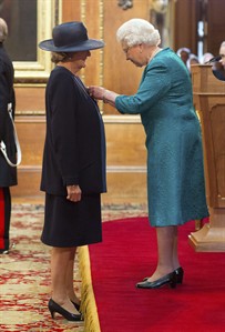 'Downton Abbey' comes to Windsor Castle as Maggie Smith receives royal honour from queen | iNFOnews.ca