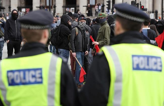 Far-right clash with anti-fascists in London, 14 arrested | iNFOnews.ca