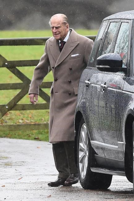 Queen Elizabeth II misses church due to 'heavy cold' | iNFOnews.ca
