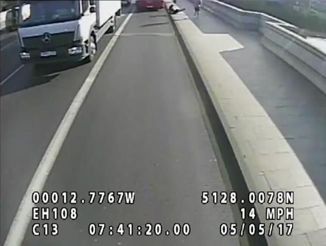 Man arrested after jogger pushed woman in path of London bus | iNFOnews.ca Man arrested after jogger pushed woman in path of London bus | iNFOnews.ca