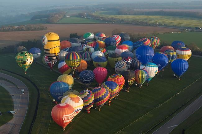 Hot-air balloons cross Channel in colorful record attempt | iNFOnews.ca Hot-air balloons cross Channel in colorful record attempt | iNFOnews.ca