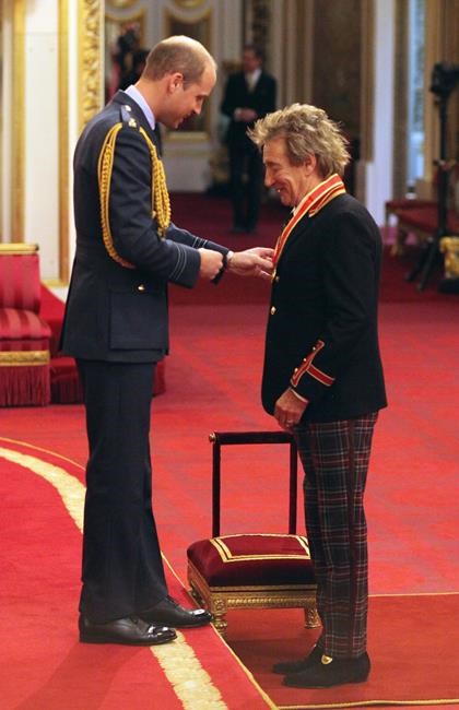 Tonight's the knight: Rod Stewart becomes Sir Rod at palace | iNFOnews.ca Tonight's the knight: Rod Stewart becomes Sir Rod at palace | iNFOnews.ca