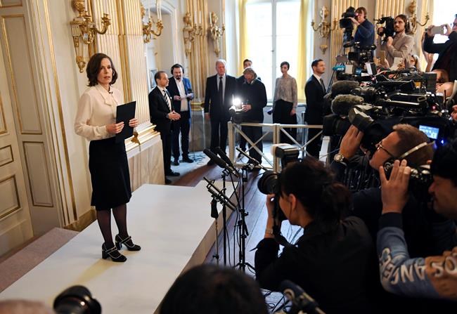 The Latest: Dylan doesn't refer to Nobel win during concert | iNFOnews.ca