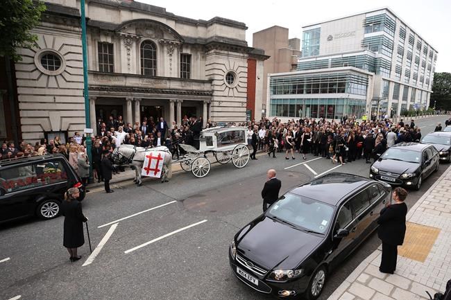 Mariah Carey pays tribute at Manchester bomb victim funeral | iNFOnews.ca Mariah Carey pays tribute at Manchester bomb victim funeral | iNFOnews.ca