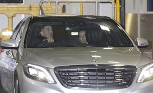 John Galliano returns to catwalk with 1st collection since 2011 fall from grace | iNFOnews.ca CP31448387