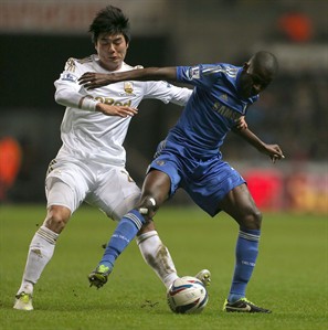 Swansea advances past Chelsea 2-0, reaches League Cup final after bizarre sending-off | iNFOnews.ca