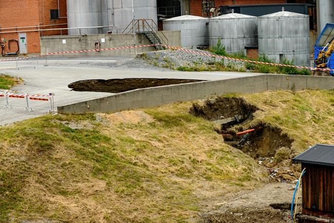 Sinkhole shuts factory, halts riverboat traffic in Sweden | iNFOnews.ca