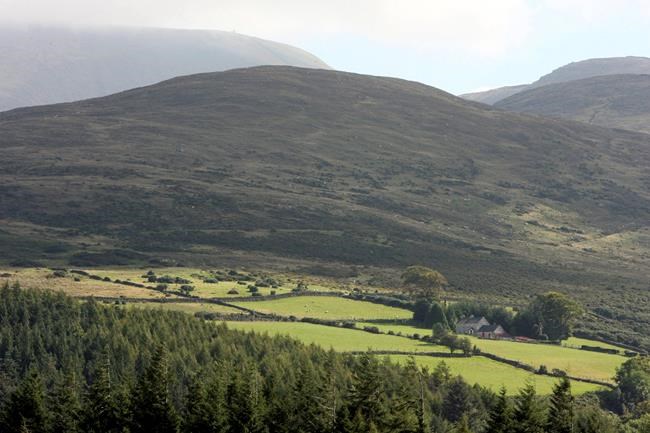 UK emergency workers rescue 73 hikers in Northern Ireland | iNFOnews.ca