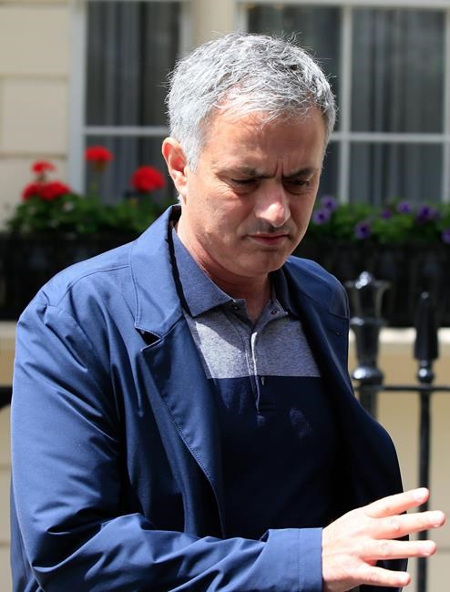 Man United fires Van Gaal, expected to appoint Mourinho soon | iNFOnews.ca