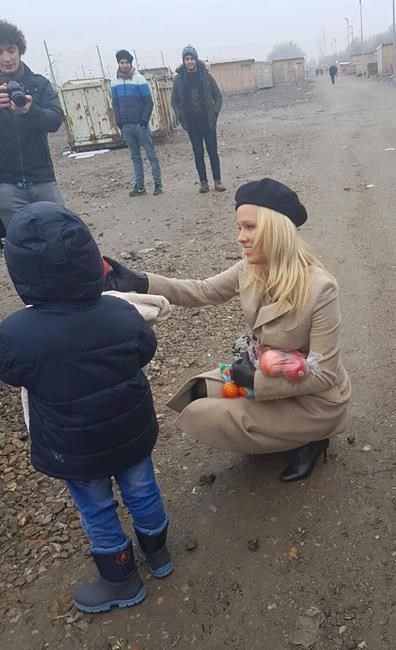 The Latest: Pamela Anderson visits migrant camp in France | iNFOnews.ca