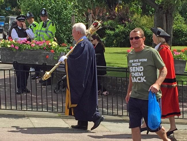 Intolerant acts surge as British referendum result sinks in | iNFOnews.ca Intolerant acts surge as British referendum result sinks in | iNFOnews.ca