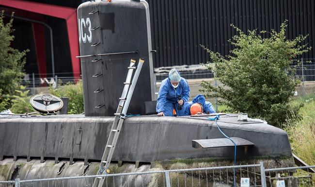 Danes scan home-made submarine for any concealed areas | iNFOnews.ca