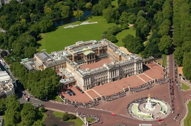 UK police arrest man who scaled wall at Buckingham Palace | iNFOnews.ca