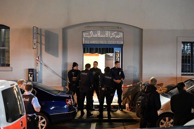 Swiss police: 3 injured in gunman's attack at Zurich mosque | iNFOnews.ca