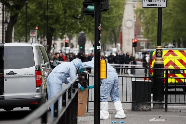 UK police arrest man with knives on suspicion of terrorism | iNFOnews.ca