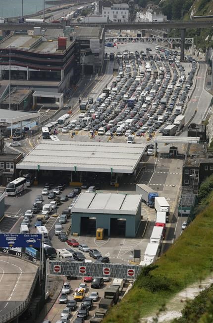 Massive delays stall England-to-France vehicle traffic | iNFOnews.ca