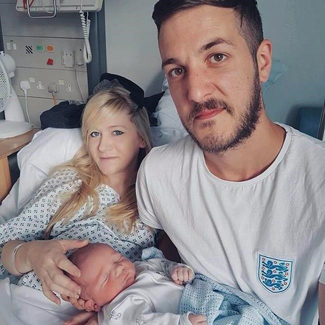 UK's foreign secretary backs doctors in Baby Charlie case | iNFOnews.ca