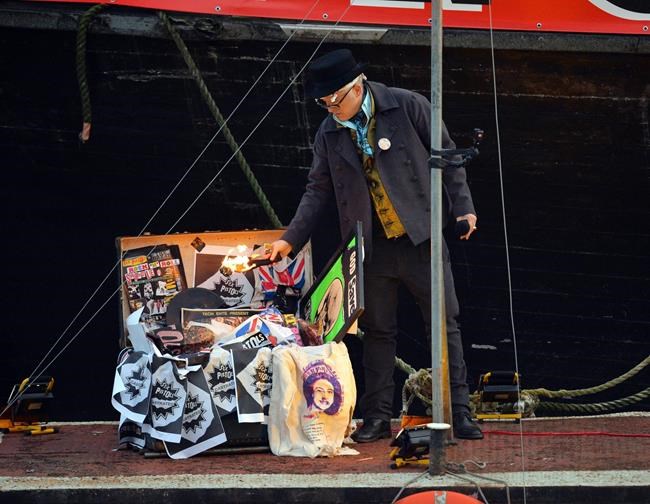 Don't get nostalgic: Punk music memorabilia burned in London | iNFOnews.ca Don't get nostalgic: Punk music memorabilia burned in London | iNFOnews.ca
