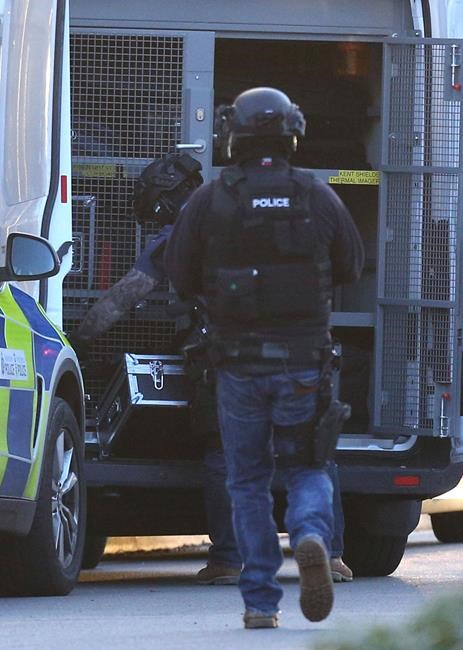 Gunman arrested after taking hostages at UK bowling alley | iNFOnews.ca