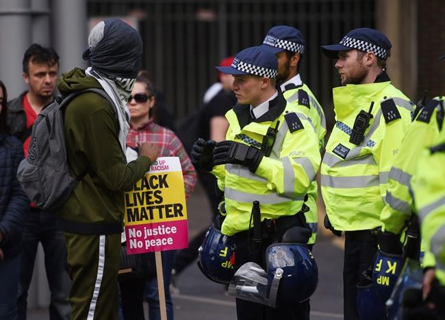 London protests over man's death leave 4 police hospitalized | iNFOnews.ca London protests over man's death leave 4 police hospitalized | iNFOnews.ca