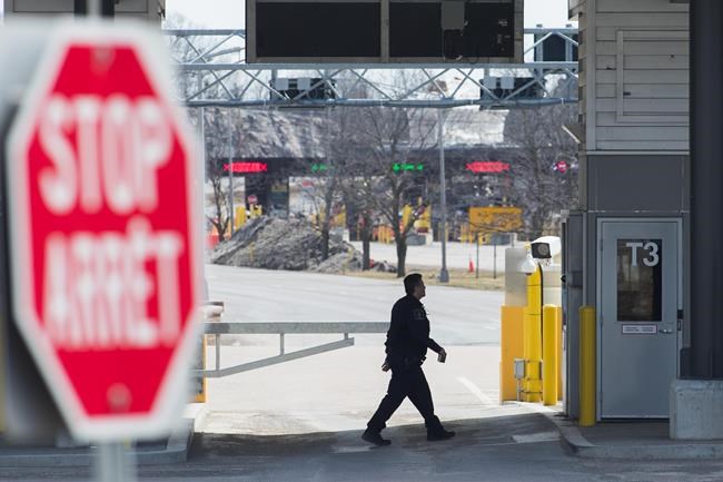 Asylum seekers crossing on foot at U.S. border self-isolating: public safety minister | iNFOnews.ca Asylum seekers crossing on foot at U.S. border self-isolating: public safety minister | iNFOnews.ca