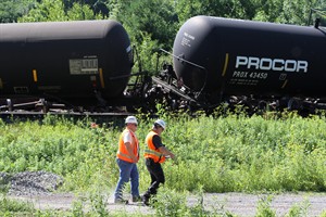 Via Rail says train service resuming on Toronto-Montreal route | iNFOnews.ca CP29097457