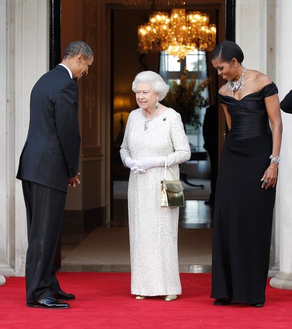 Royal etiquette for the Trumps' visit: Don't kiss the queen | iNFOnews.ca