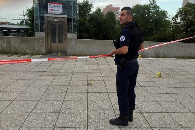 French cops detain man after knife attack kills 1, injures 9 | iNFOnews.ca French cops detain man after knife attack kills 1, injures 9 | iNFOnews.ca