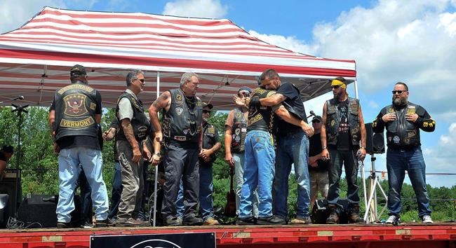 Patriots' Kraft pledges $100K for families of bikers killed | iNFOnews.ca CP872188458