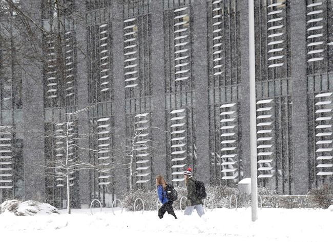 Lingering snowstorm wreaks havoc on Boston commute | iNFOnews.ca