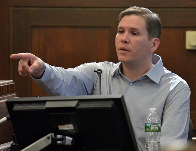 Jury hears from tattoo artist in ex-NFL star's murder trial | iNFOnews.ca CP945249555