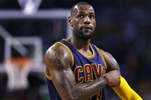 LeBron James' full-court shot at TD Garden surfaces on Twitter | iNFOnews.ca CP32843798