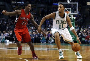 Kyle Lowry scores 35 points in Raptors' 110-107 win over Boston | iNFOnews.ca CP30588491