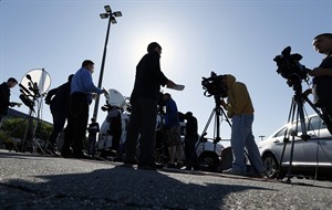 Philadelphia Inquirer co-owner Lewis Katz among 7 killed in fiery Massachusetts plane crash | iNFOnews.ca CP28584113