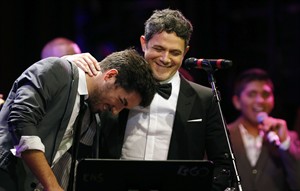 Spanish pop music singer, songwriter Sanz receives honorary doctorate from Berklee in Boston | iNFOnews.ca CP25846840