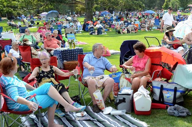 Wine and song: Boston Symphony back outdoors at Tanglewood | iNFOnews.ca
