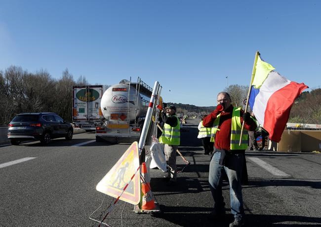 Macron caves in to French protesters - too late, they say | iNFOnews.ca Macron caves in to French protesters - too late, they say | iNFOnews.ca