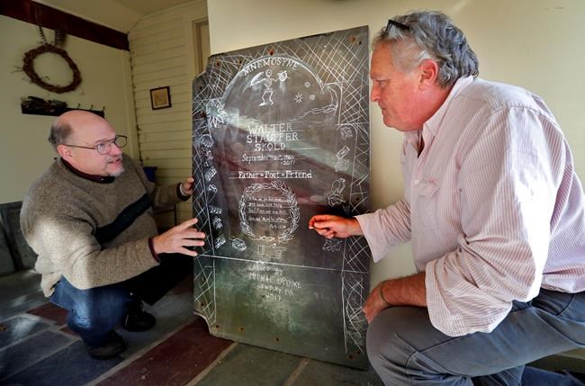 Dead Poets Society founder dies after ordering tombstone | iNFOnews.ca
