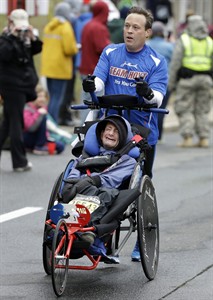 The Latest: 2014 winner sprints to Boston Marathon finish, holds hands with another runner | iNFOnews.ca