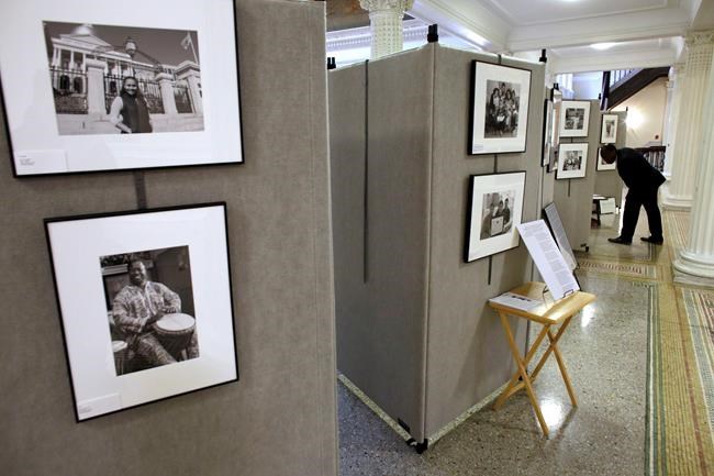 Photographer captures images of immigrants from all nations | iNFOnews.ca