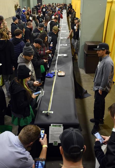 Massachusetts marijuana aficionados roll 100-foot-long joint | iNFOnews.ca